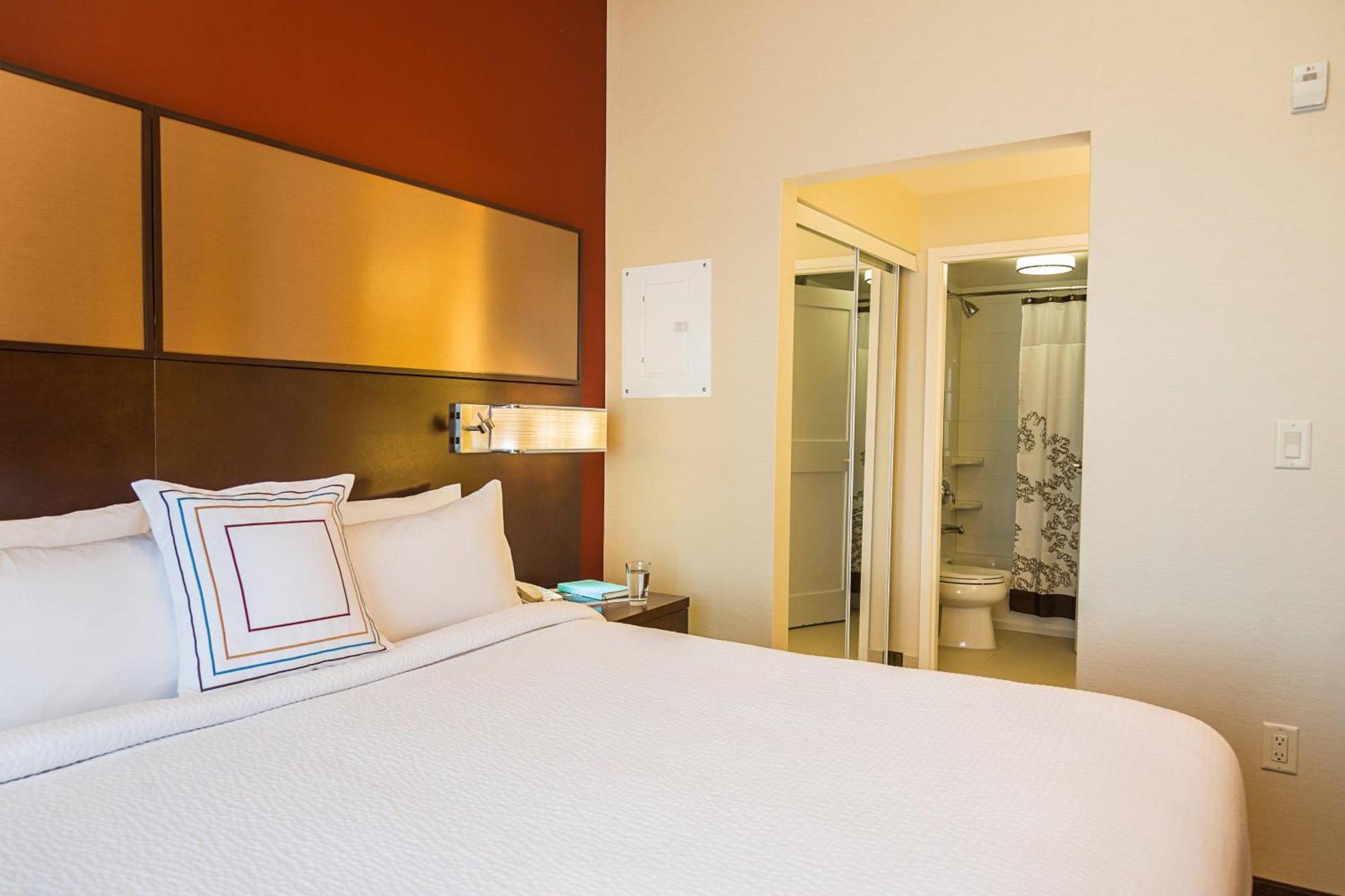 By Marriott Airport 3* Ottawa